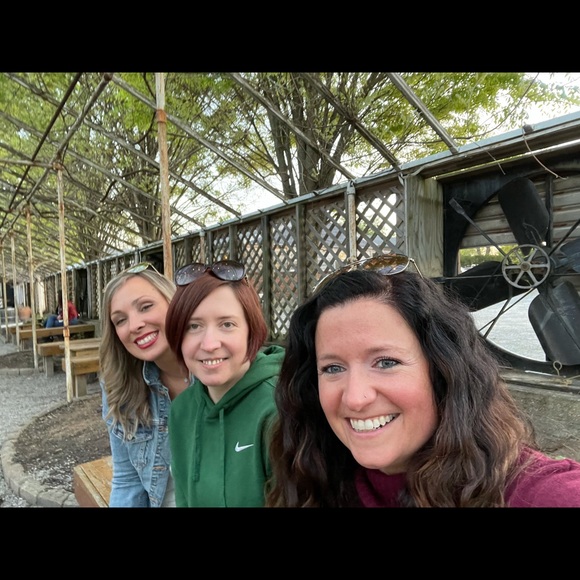 Meet your Posher, Heather - Picture 1 of 8